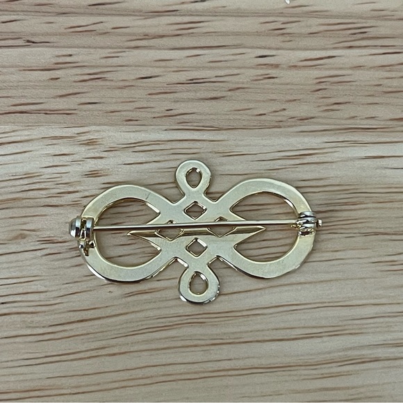 Womens Gold Toned Brooch Simple Minimalist Costume Jewelry Casual - Picture 2 of 4